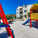 Villa Scenic Elegant With Pool