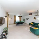 فيلة Scenic Elegant With Pool تروغير