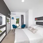 Scenic Elegant With Pool فيلة تروغير