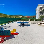 Scenic Elegant With Pool فيلة