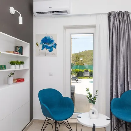 Scenic Elegant With Pool Villa Trogir